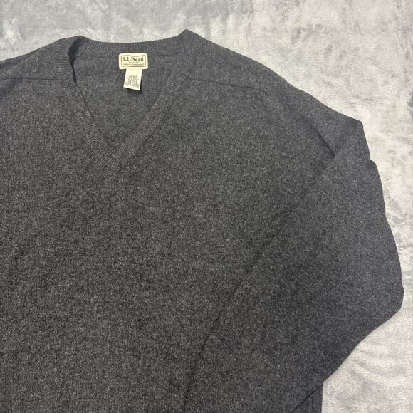 LL Bean Mens Large 100% Lambs Wool V Neck Sweater Pullover Solid Gray Charcoal - Picture 1 of 8